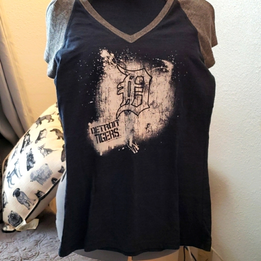 MLB Licensed Detroit Tigers Logo Grafitti T-Shirt Size M